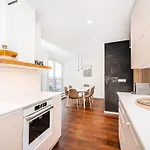 Amazing 3-bedroom And Terrace Overlooking Tv Tower Διαμέρισμα Πράγα