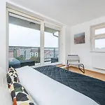 Amazing 3-bedroom And Terrace Overlooking Tv Tower Διαμέρισμα Πράγα