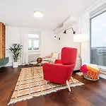 Amazing 3-bedroom And Terrace Overlooking Tv Tower Διαμέρισμα *