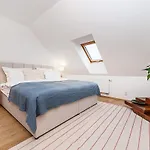 Amazing 3-bedroom And Terrace Overlooking Tv Tower Διαμέρισμα Πράγα