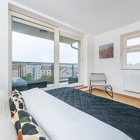 Amazing 3-bedroom And Terrace Overlooking Tv Tower Apartament Praga