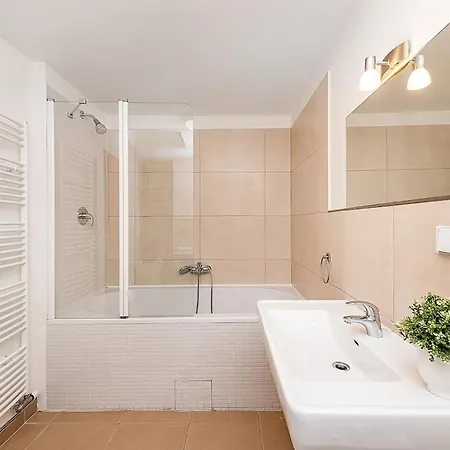 Amazing 3-bedroom And Terrace Overlooking Tv Tower Apartament *