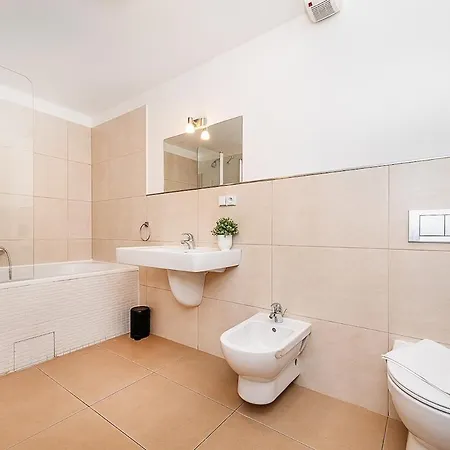Amazing 3-bedroom And Terrace Overlooking Tv Tower Apartament *