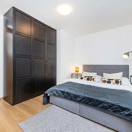 Amazing 3-bedroom And Terrace Overlooking Tv Tower Praha