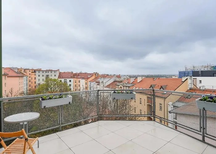 Amazing 3-bedroom And Terrace Overlooking Tv Tower Apartment *