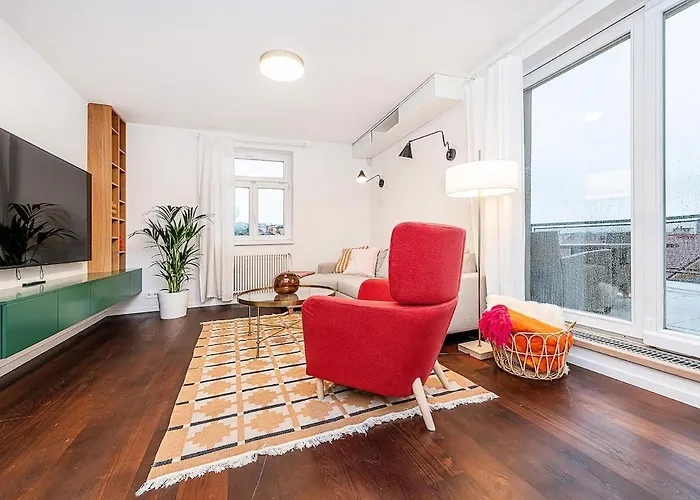 Amazing 3-bedroom And Terrace Overlooking Tv Tower Apartment *