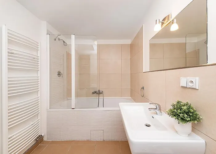 Amazing 3-bedroom And Terrace Overlooking Tv Tower Apartment *