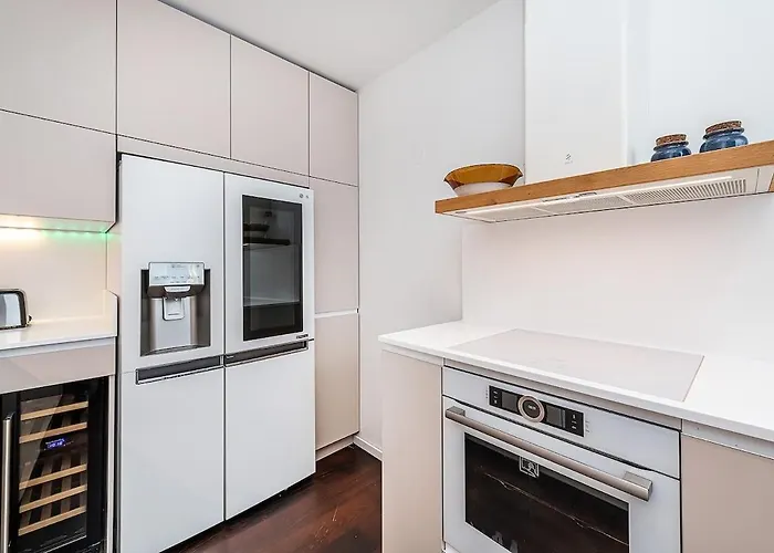 Amazing 3-bedroom&terrace Overlooking Tv Tower *